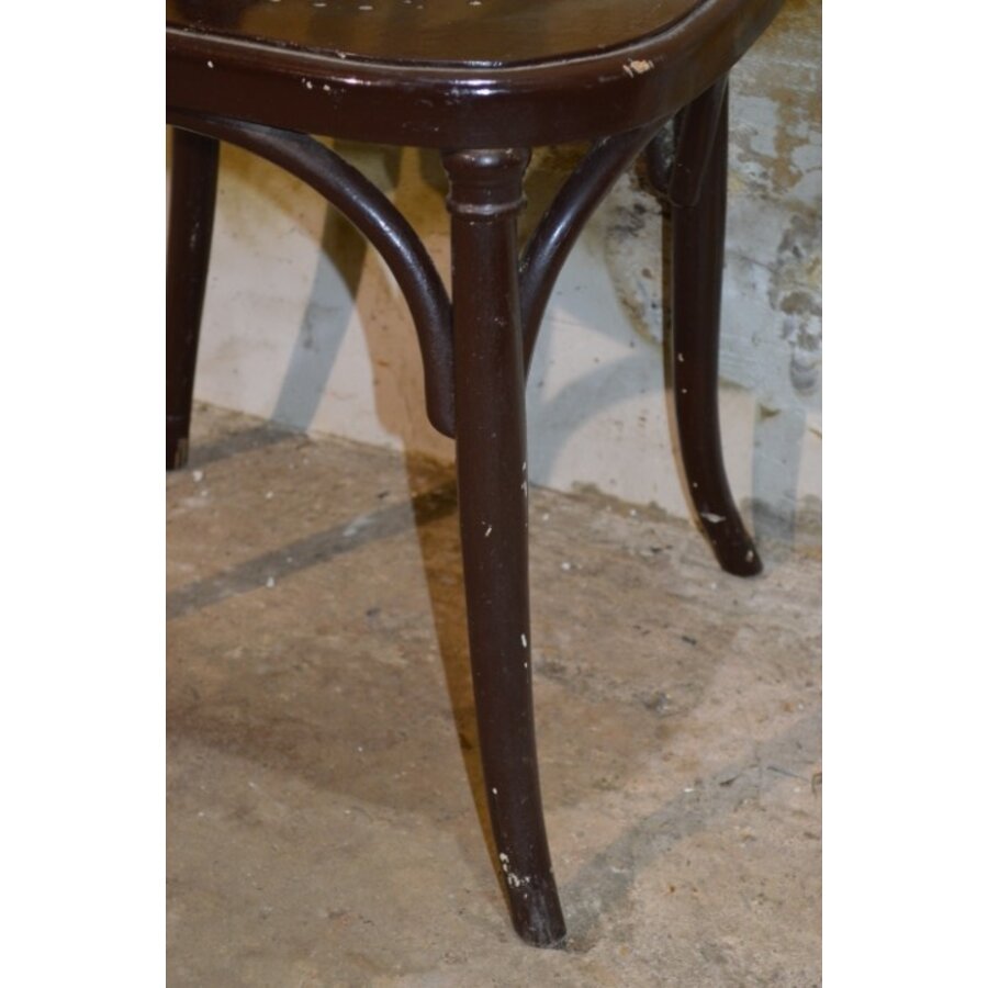 Vintage houten caféstoel met warme uitstraling-8