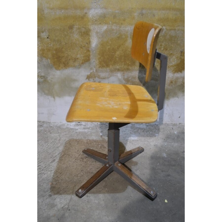 Retro kinder schoolstoeltje op metalen poot met hout-3