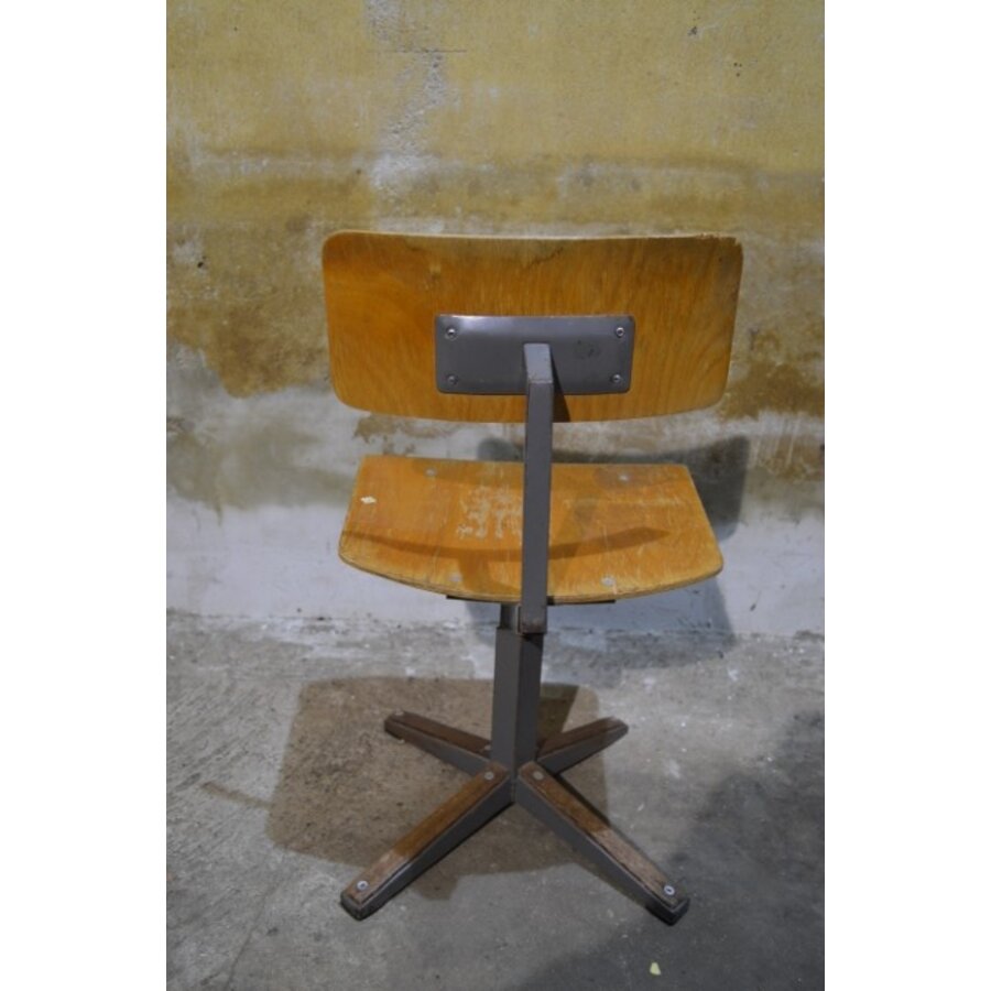 Retro kinder schoolstoeltje op metalen poot met hout-4