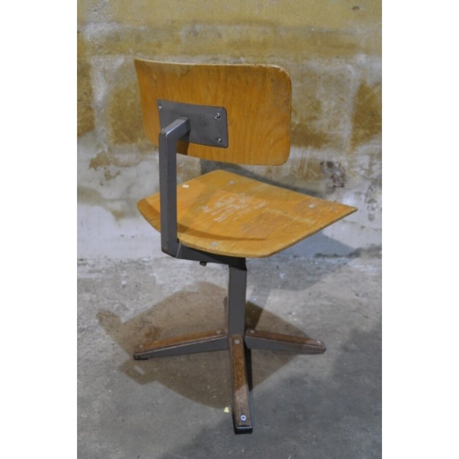 Retro kinder schoolstoeltje op metalen poot met hout-5