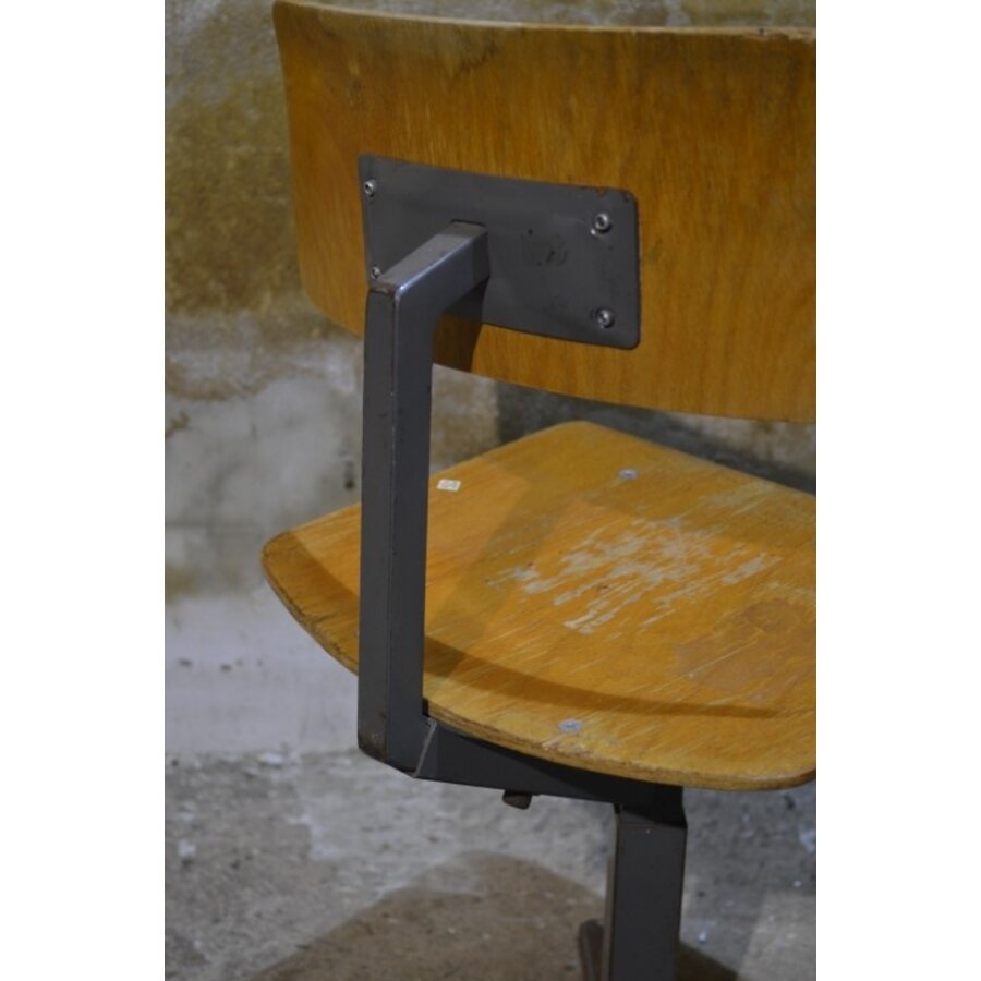 Retro kinder schoolstoeltje op metalen poot met hout-6