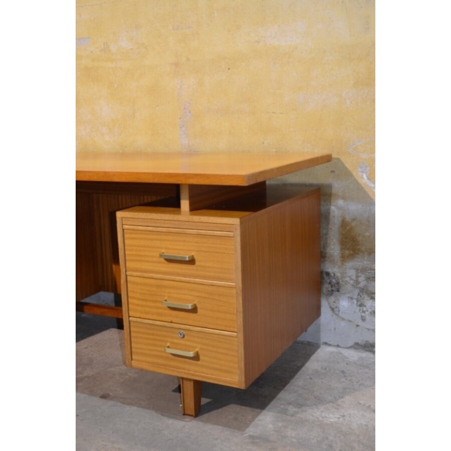 Retro bureau uit jaren 70 Tsjecho-Slowakije met 6 lades-4