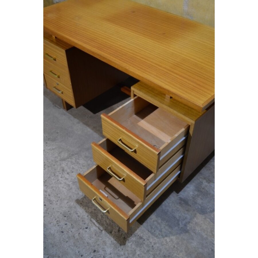 Retro bureau uit jaren 70 Tsjecho-Slowakije met 6 lades-5