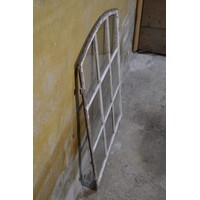 thumb-Gietijzer stalraam met kleine ruitjes en glas-3