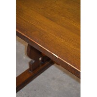 thumb-Donker eiken kloostertafel met uitgesneden liervormige poten-8