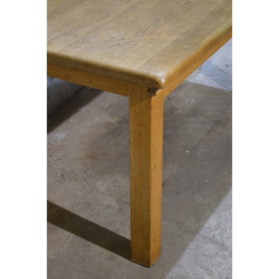 Massief eiken uittrektafel met middenplank en stevige poten-2