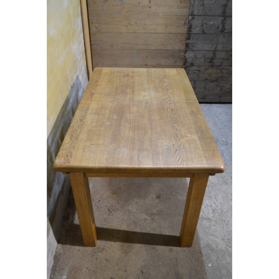 Massief eiken uittrektafel met middenplank en stevige poten-5