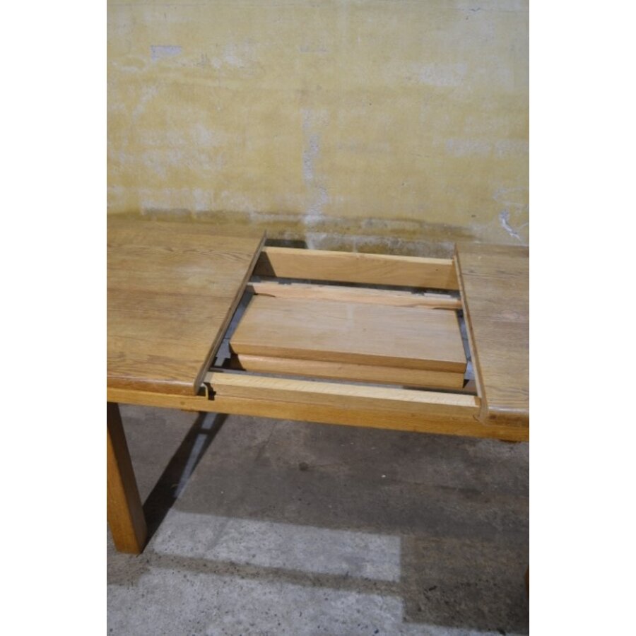 Massief eiken uittrektafel met middenplank en stevige poten-7