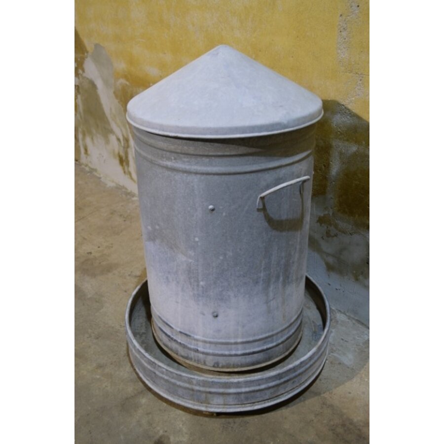 Oude zinken voersilo, tweedehands decoratief-3