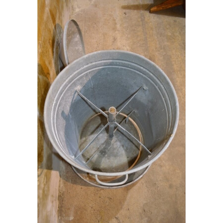 Oude zinken voersilo, tweedehands decoratief-5