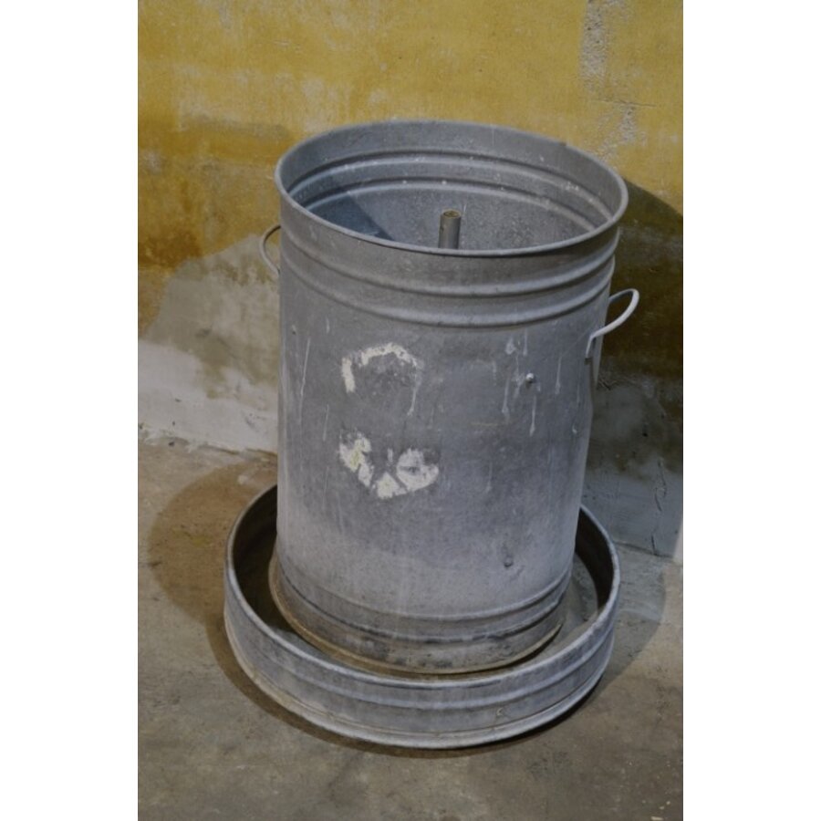 Oude zinken voersilo, tweedehands decoratief-7