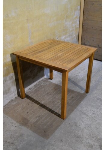 Hardhouten tuintafeltje 