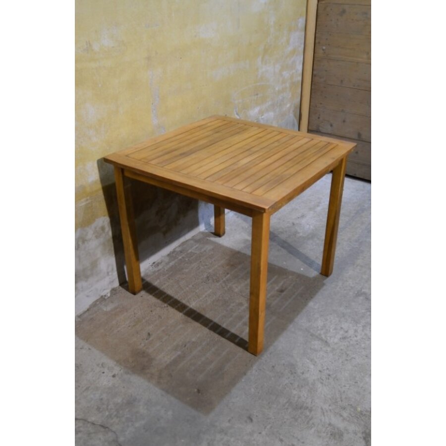 Vierkant hardhouten tuintafeltje voor buiten-1