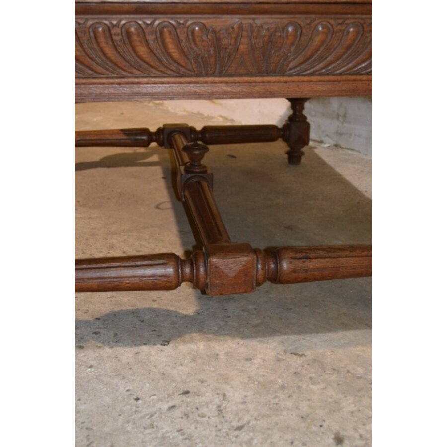 Antieke Franse eiken salontafel met leeuwenkoppen-7