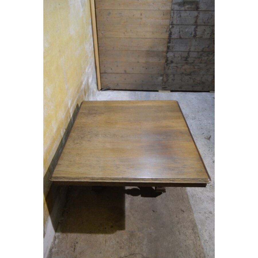 Franse eiken salontafel met decoratief houtsnijwerk-5