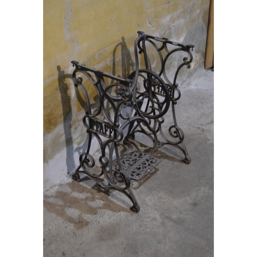 Pfaff gietijzeren onderstel – Vintage naaimachine basis voor tafel of decoratie-1