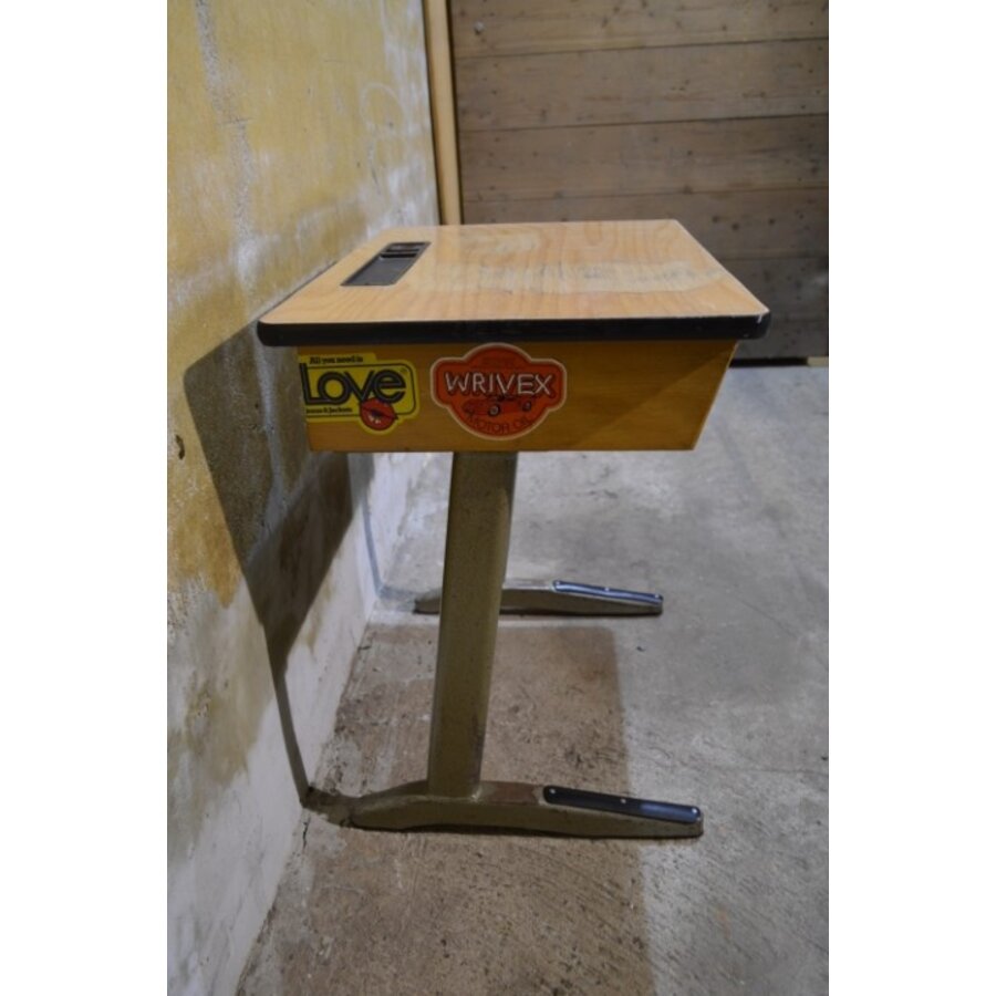 Vintage kinder schooltafeltje met houten blad en metalen onderstel-2