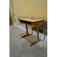 thumb-Vintage kinder schooltafeltje met houten blad en metalen onderstel-5