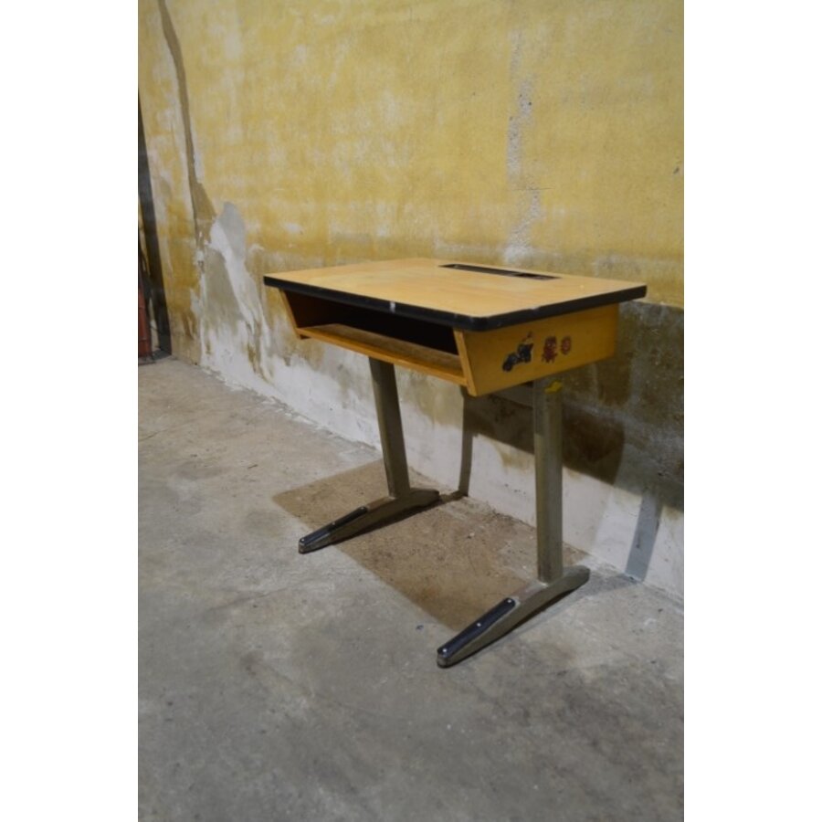 Vintage kinder schooltafeltje met houten blad en metalen onderstel-5