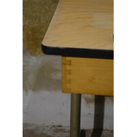 thumb-Vintage kinder schooltafeltje met houten blad en metalen onderstel-7