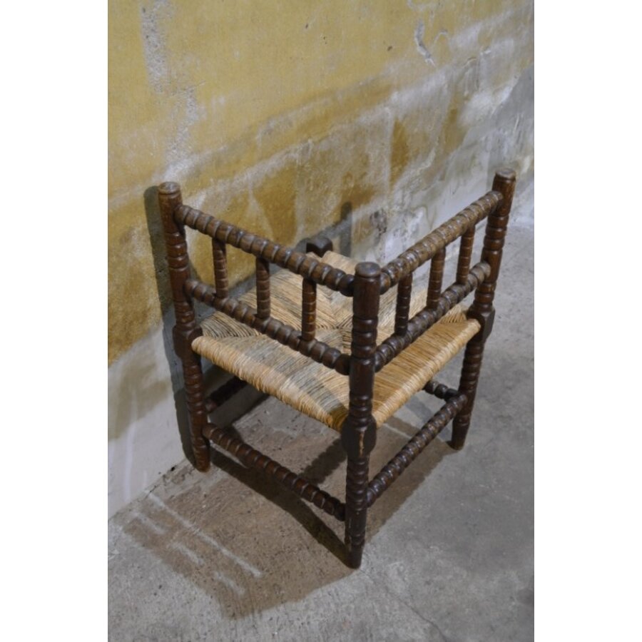 Antiek bobbin hoekstoeltje met rieten zitting en gedraaide poten-5
