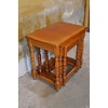 LoodsVol, Tweedehands Eiken nest bijzettafeltjes – Set van 3 vintage tafels met gedraaide poten