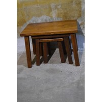 thumb-Set massief eiken bijzettafeltjes – Vintage nesttafels met gebruikssporen-4