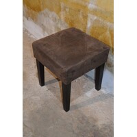 thumb-Zitkrukje met houten poten en donkerbruin nubuck leren zitting-4