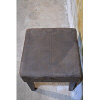 thumb-Zitkrukje met houten poten en donkerbruin nubuck leren zitting-5