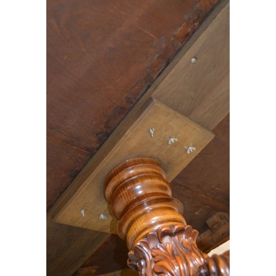 Antieke ronde mahonie tafel met gesneden onderstel klassiek-7