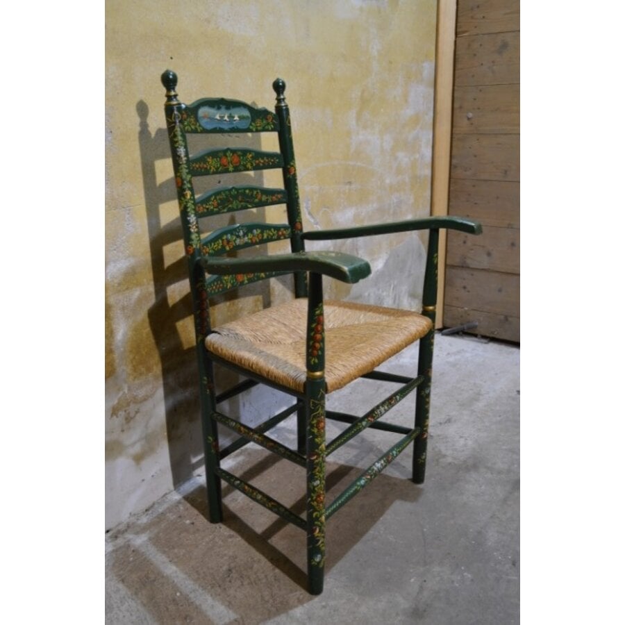 Antieke Hindelooper armstoel handbeschilderd met biezen zitting-1