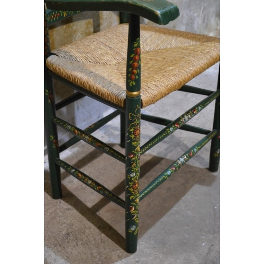 Antieke Hindelooper armstoel handbeschilderd met biezen zitting-2