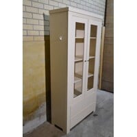 thumb-Vurenhouten vitrinekast met glazen deuren en lades, crème geschilderd-2