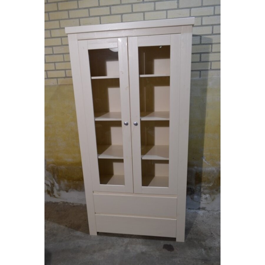 Vurenhouten vitrinekast met glazen deuren en lades, crème geschilderd-4