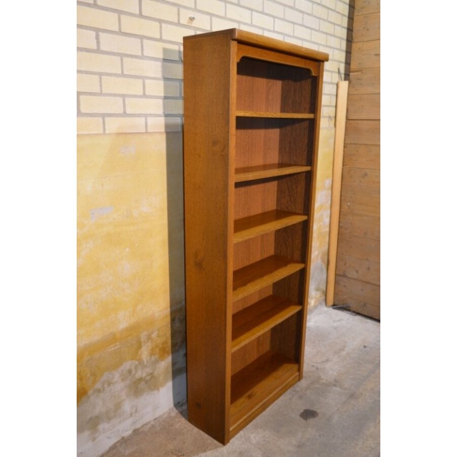 Donker eiken boekenkast met verstelbare schappen-2