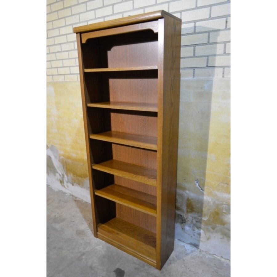 Donker eiken boekenkast met verstelbare schappen-1
