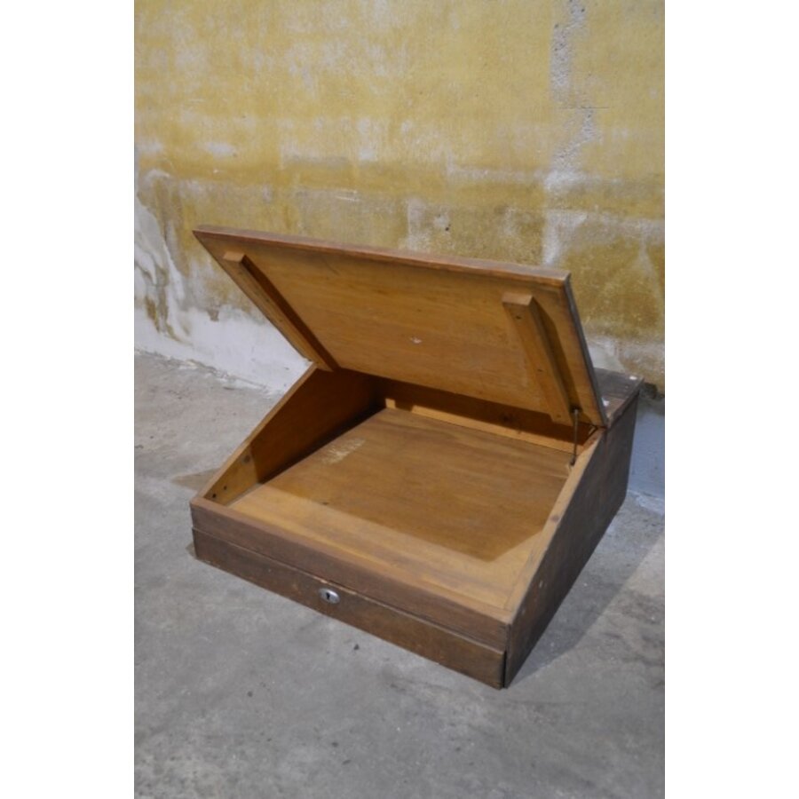 Oude houten lessenaar met klep en vakverdeling – Schrijflade / kassa-5