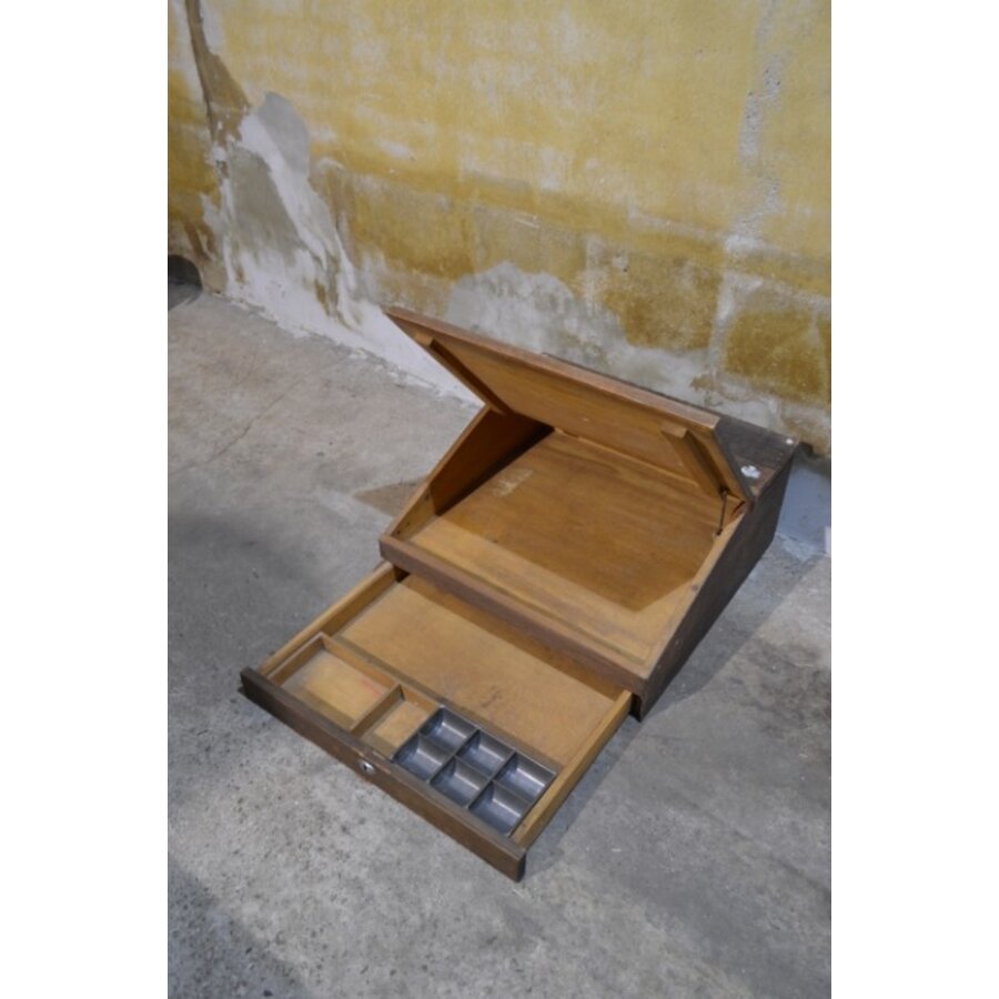 Oude houten lessenaar met klep en vakverdeling – Schrijflade / kassa-6