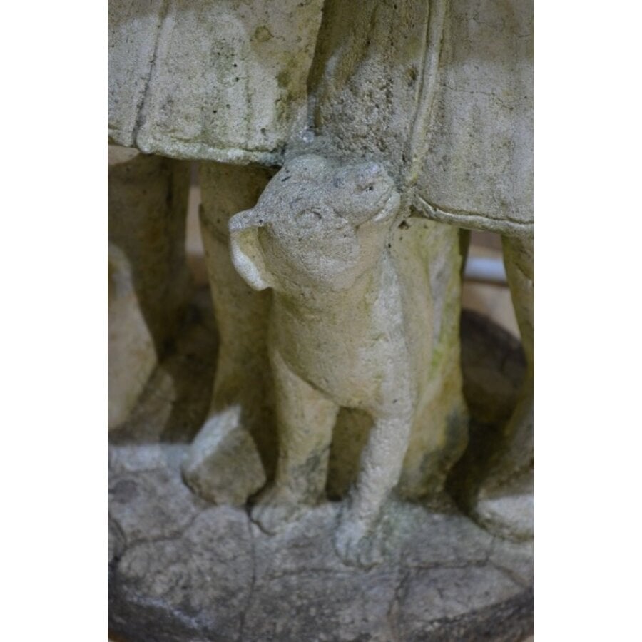 Decoratief beeld van twee mensen met hond voor tuin of interieur-3