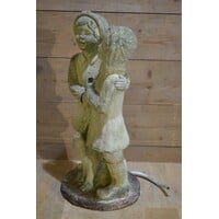 thumb-Decoratief beeld van twee mensen met hond voor tuin of interieur-4