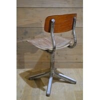 thumb-Tweedehands schoolstoeltje met houten zitting en metalen frame-5