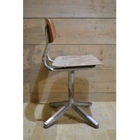 thumb-Tweedehands schoolstoeltje met houten zitting en metalen frame-6
