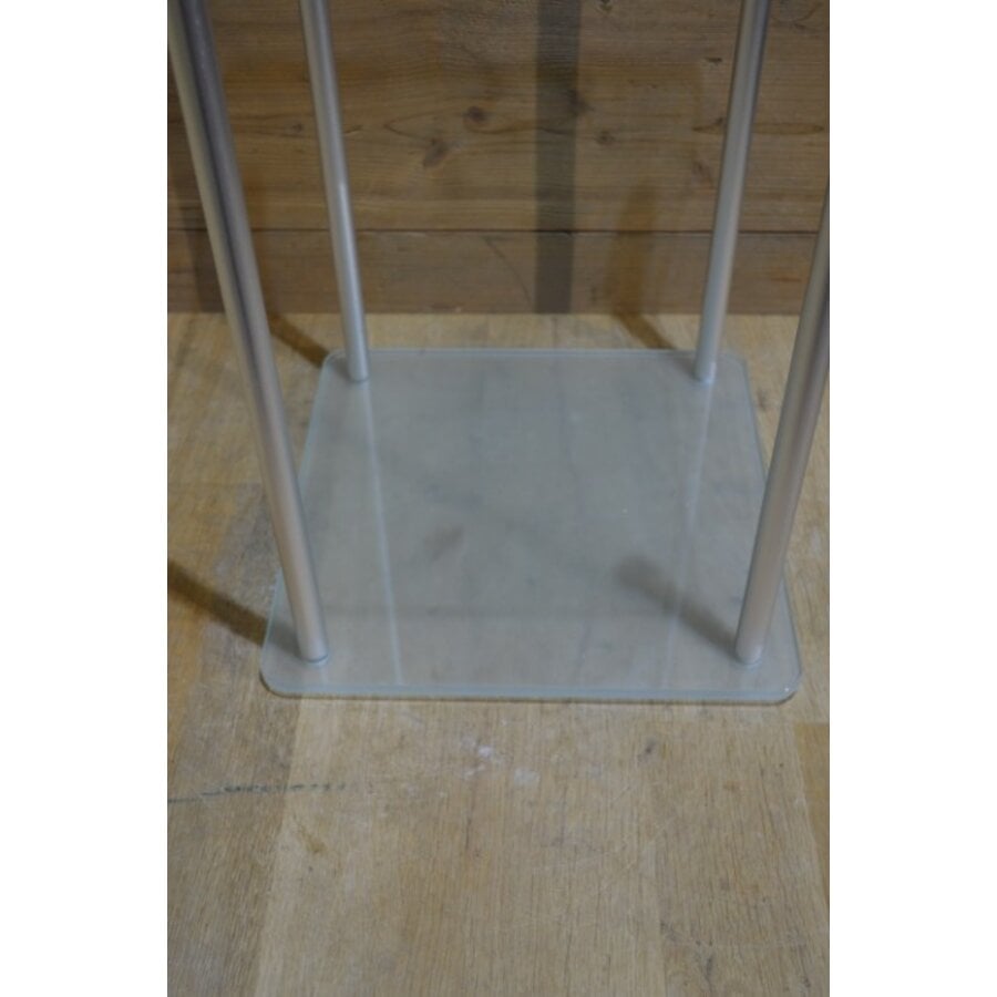 Glazen tafeltje met aluminium poten-4