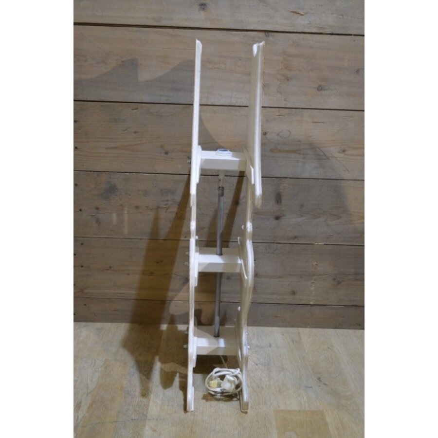 Houten tafellamp met uitgesneden decoratieve vorm-3