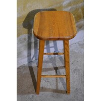 thumb-Grenenhouten plantentafeltje of kruk-4