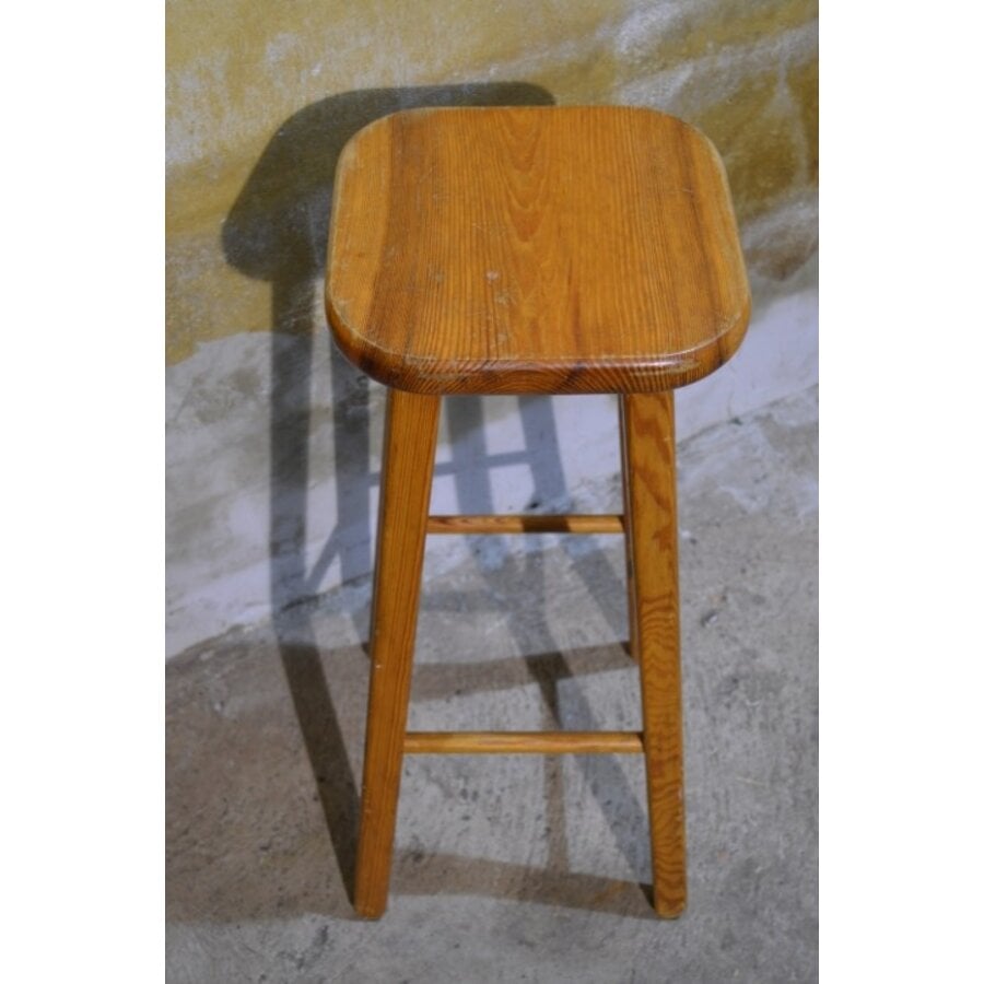 Grenenhouten plantentafeltje of kruk-4