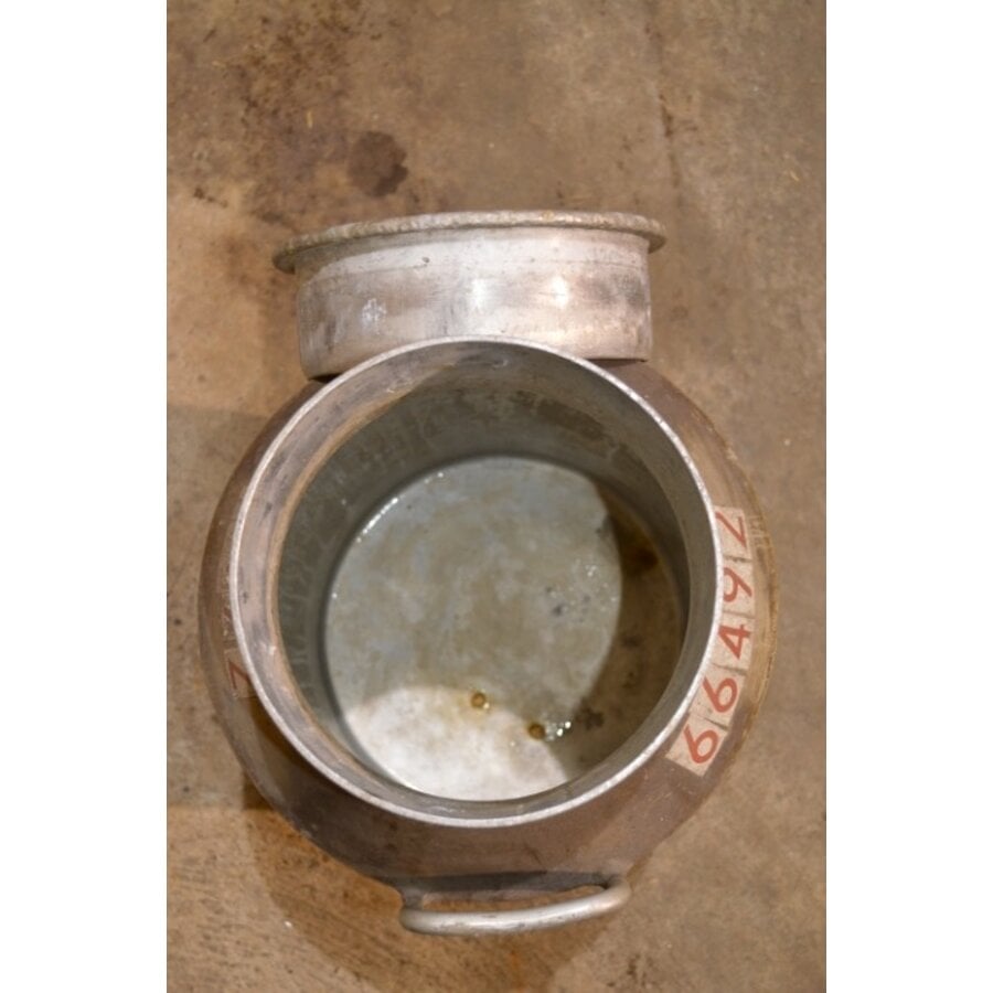 Aluminium melkbus met gebruikssporen-6