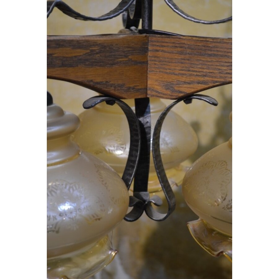 Eiken hanglamp met glas kapjes-5
