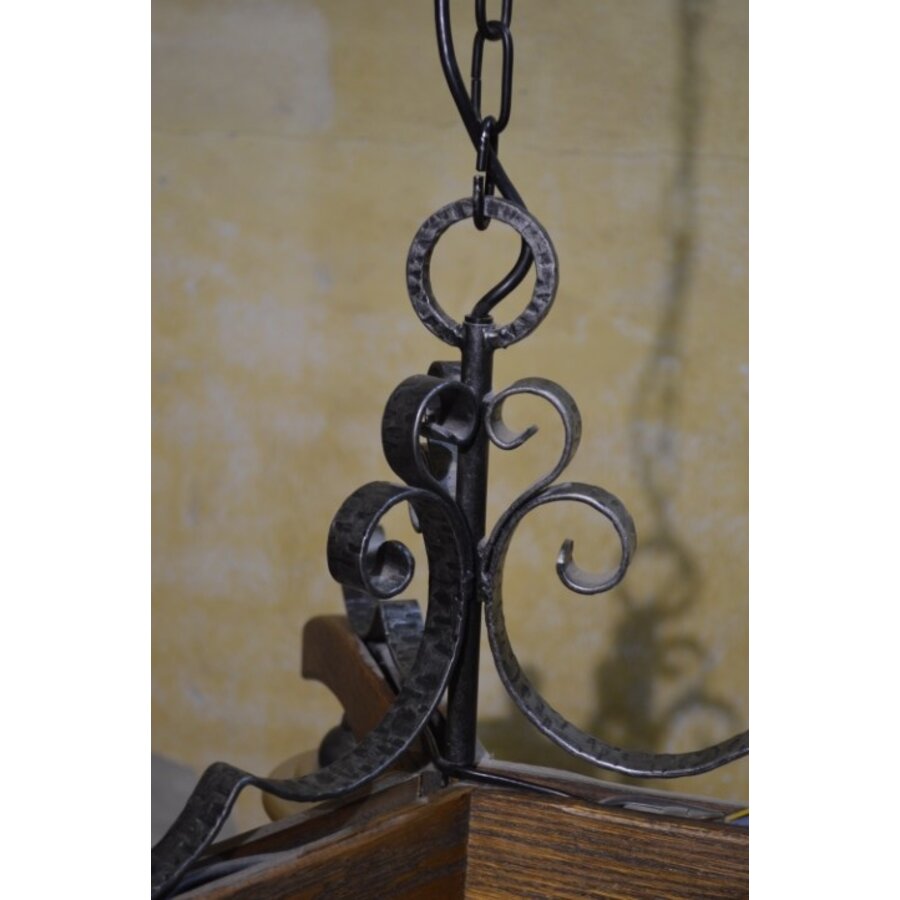 Eiken hanglamp met glas kapjes-6