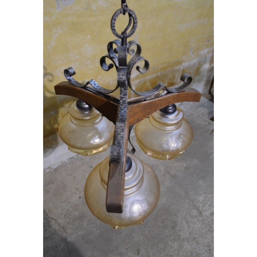 Eiken hanglamp met glas kapjes-9